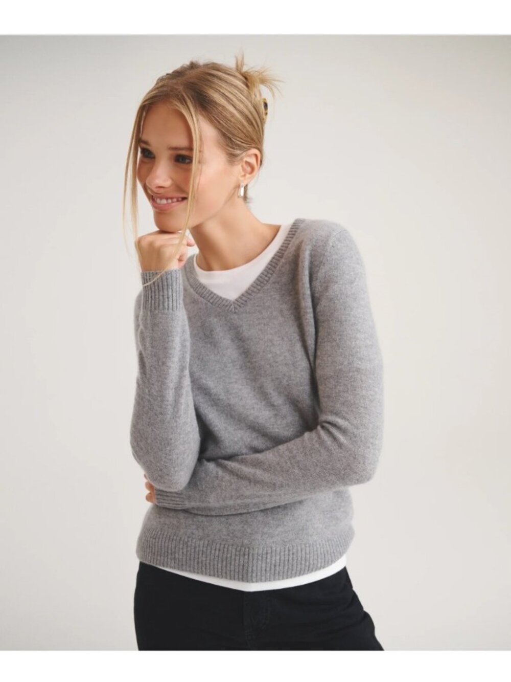NAADAM Heather Gray 100% Cashmere V-Neck Sweater Sz M Minimalist Luxury Timeless